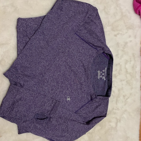 Champion workout top with thumb holes - Picture 3 of 5